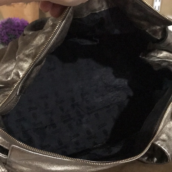 Gucci Med Hysteria Leather Tote - Picture 14 of 16